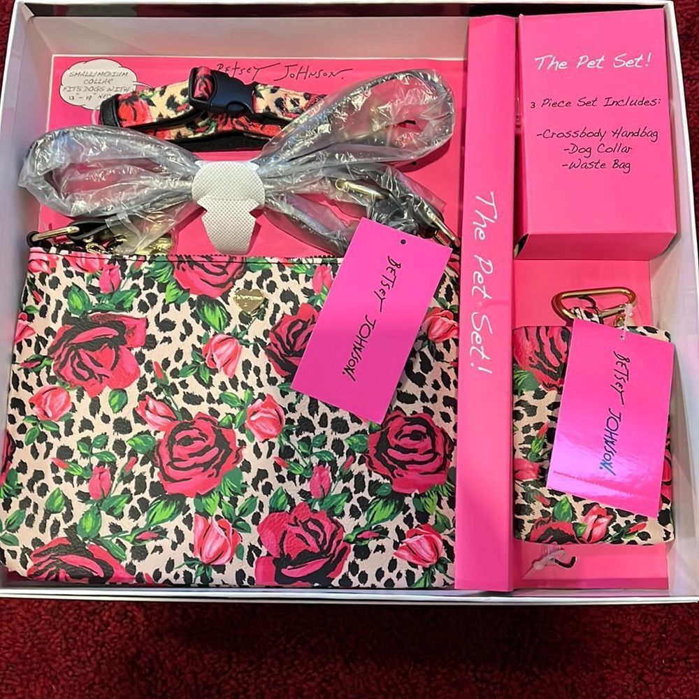 NWT Betsey Johnson pet set
